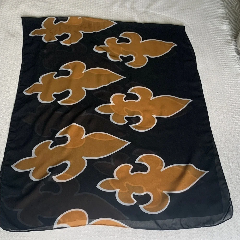 Fleur de lis print scarf black and gold